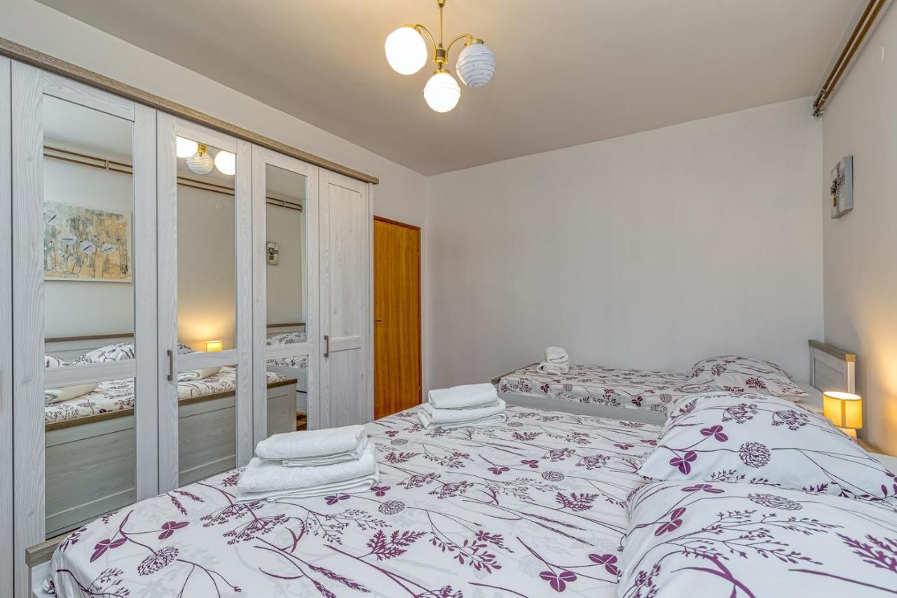 Apartamento Emanuela With Private Pool Loborika Exterior foto