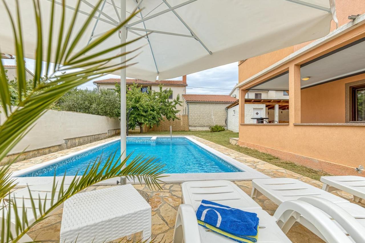 Apartamento Emanuela With Private Pool Loborika Exterior foto