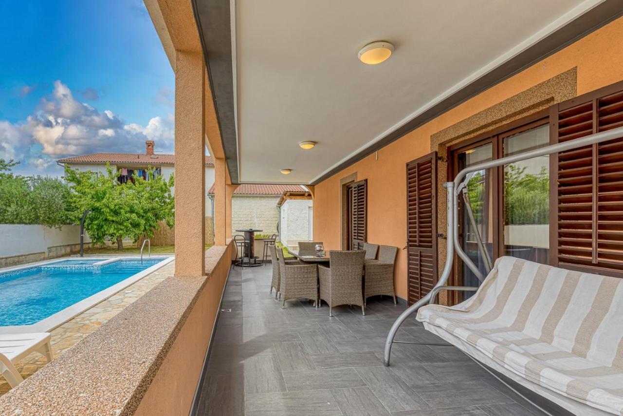 Apartamento Emanuela With Private Pool Loborika Exterior foto