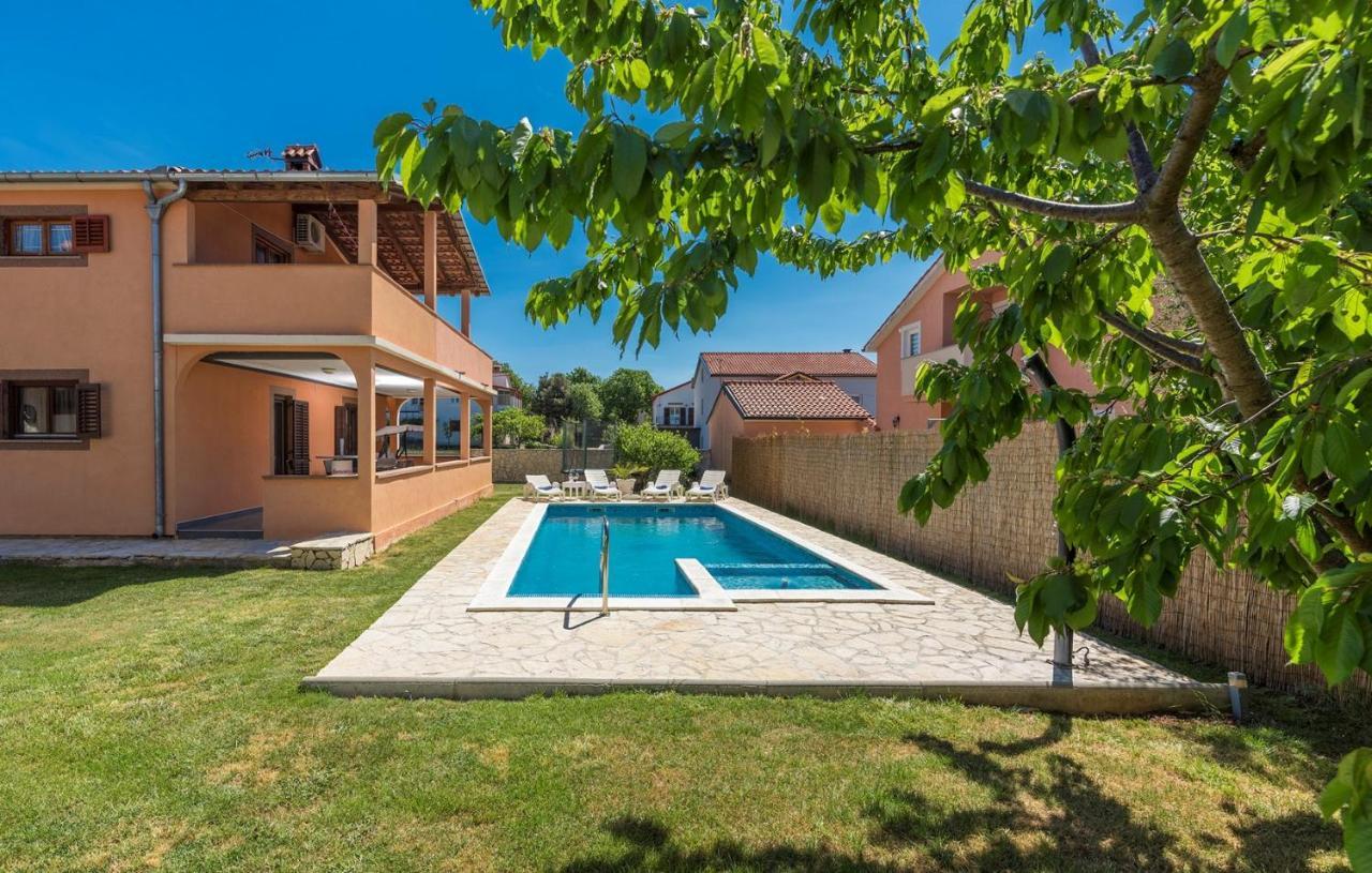Apartamento Emanuela With Private Pool Loborika Exterior foto