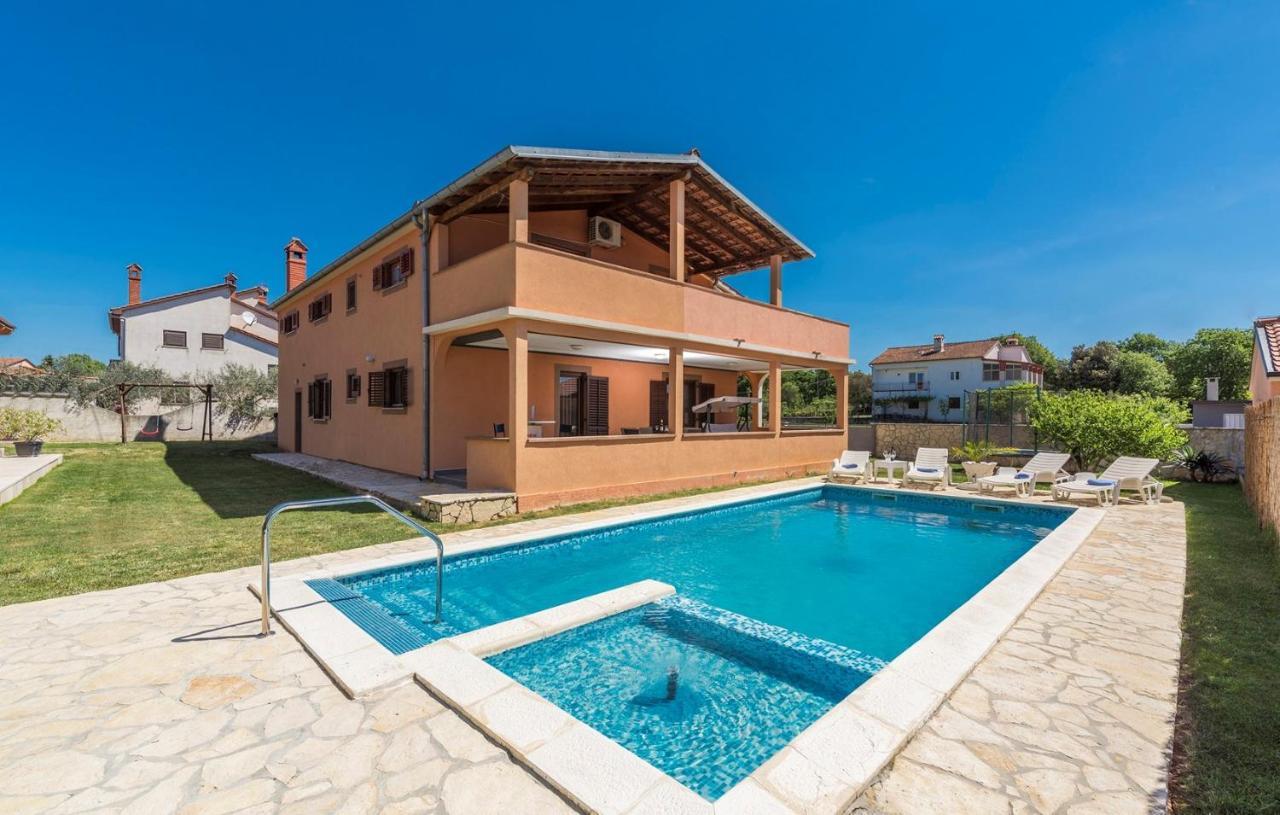 Apartamento Emanuela With Private Pool Loborika Exterior foto
